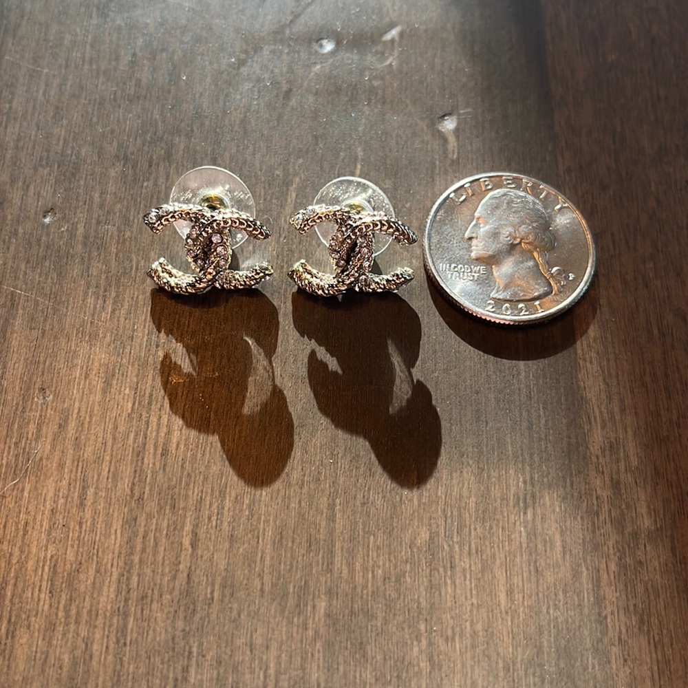 CHANEL CC earrings